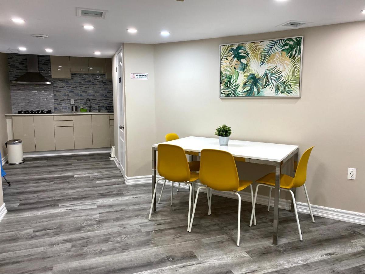 Entire Basement With 3 Bedrooms ไนแอการาฟอลส์ ภายนอก รูปภาพ