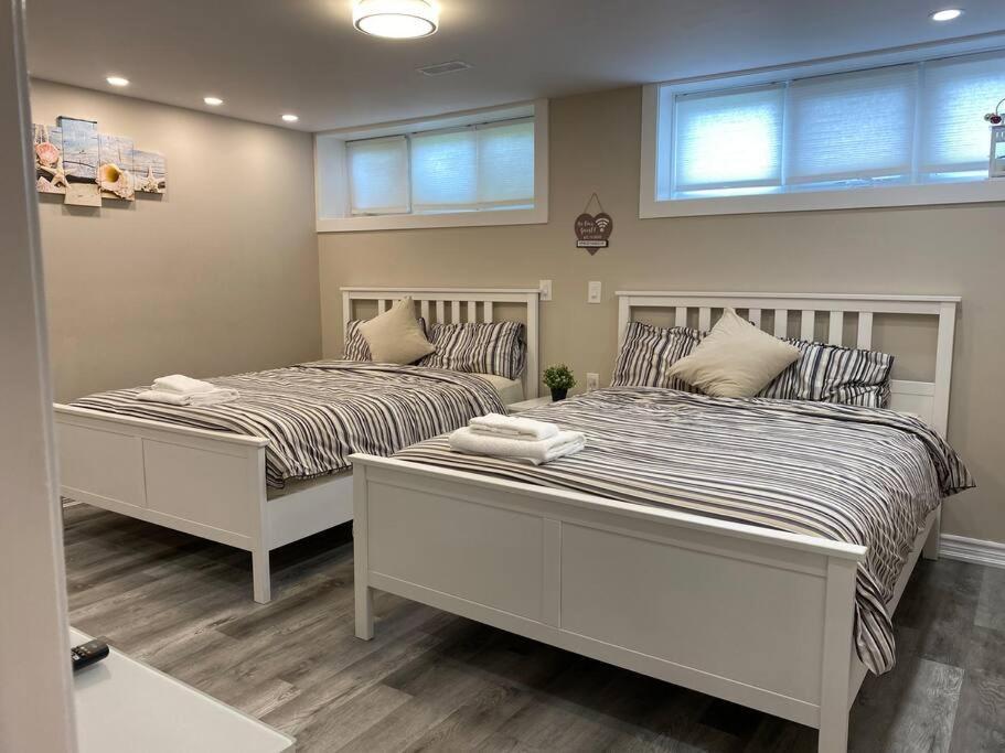 Entire Basement With 3 Bedrooms ไนแอการาฟอลส์ ภายนอก รูปภาพ